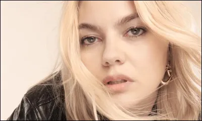 Qui est cette chanteuse fran&ccedil;aise dont l'un des titres est ''Jour 1'' ?