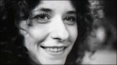 Qui est cette chanteuse dont l'un des titres est ''Le Triste Jour de f&ecirc;te'' ?