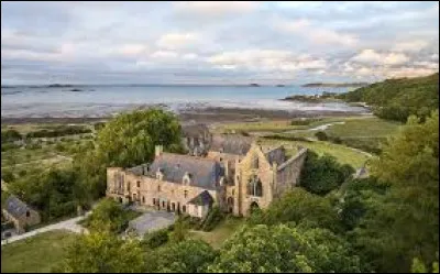 Dans quel d&eacute;partement se trouve l'ancienne abbaye de Beauport ?