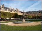 Vous tes place des Vosges, c'est  :