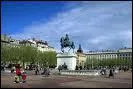 Dans quelle ville est la Place Bellecour ?