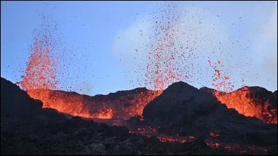 Quel est le nom de ce gigantesque volcan actif l'&icirc;le de La R&eacute;union ?