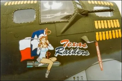 Comment se nomme cette mode am&eacute;ricaine de peindre l'avant des avions militaires ?