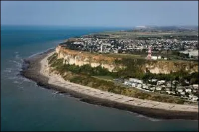 Quel est le nom de ce cap haut de 100 m&egrave;tres, qui domine l'extr&eacute;mit&eacute; nord de la baie de Seine ?