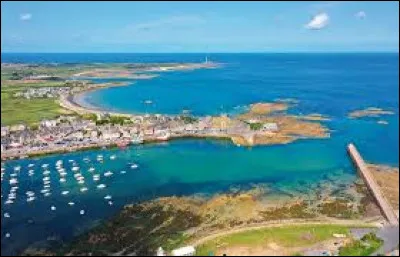 Dans quel d&eacute;partement se situe la pointe de Saire ?