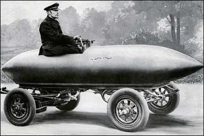 Quel est le nom de cette voiture &eacute;lectrique qui a d&eacute;pass&eacute; pour la premi&egrave;re fois les 100 km/h en 1899 ?