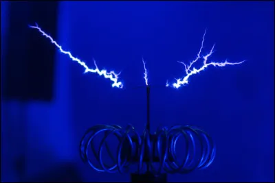 Comment appelle-t-on l&rsquo;&eacute;lectricit&eacute; produite par le frottement entre certains mat&eacute;riaux, par exemple ?