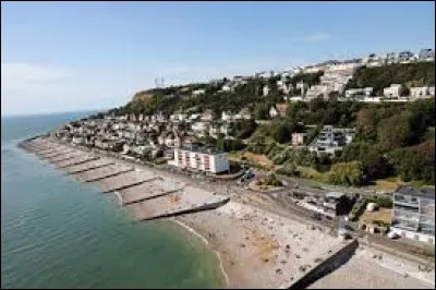 Quel est le nom de cette petite ville baln&eacute;aire de 7 000 habitants, situ&eacute;e sur les flancs du cap de la H&egrave;ve, dans l'agglom&eacute;ration du Havre ?