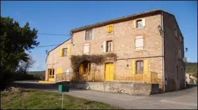 Notre promenade prend fin dans les Corbi&egrave;res, &agrave; Peyrolles. Village de l'arrondissement de Limoux, il se situe dans le d&eacute;partement ...