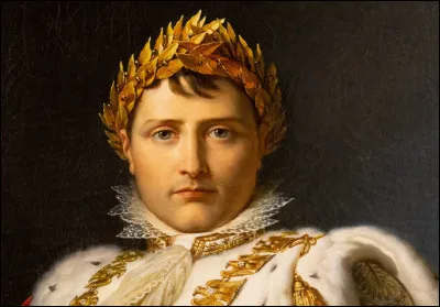 Quel nom fut donn&eacute; au c&eacute;l&egrave;bre chapeau de Napol&eacute;on Ier ?