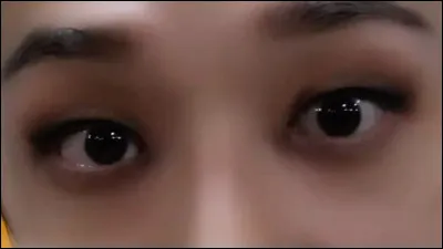 &Agrave; qui sont ces yeux ?