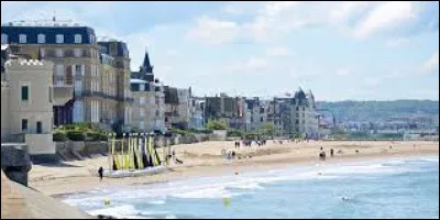 Trouville-sur-Mer est une station baln&eacute;aire de ...