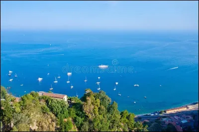 Quelle est cette mer qui borde la Sicile &agrave; l'est ?
