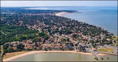 Saint-Br&eacute;vin-les-Pins est une ville situ&eacute;e sur les bords de ...