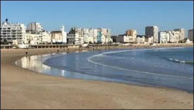 Les Sables-d'Olonne est une ville bord&eacute;e par ...