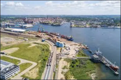 La ville allemande de Wismar est un port sur la ...
