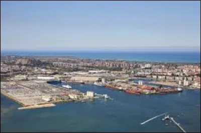 La ville espagnole de Santander est un port sur ...