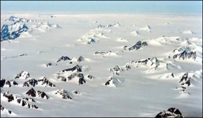 Lequel de ces mots n'appartient pas au vocabulaire de l'Antarctique ?