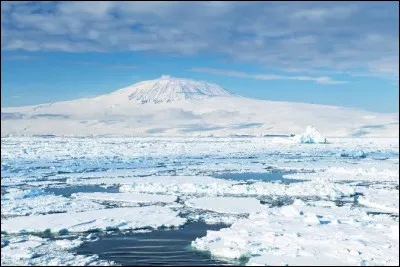 En 1773, quel explorateur fut le premier &agrave; franchir le cercle polaire antarctique ?