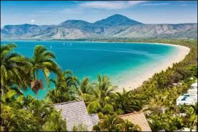 Dans quel pays se situe Cairns ?