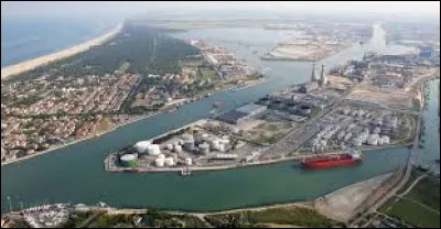 La ville italienne de Ravenne est un port sur la mer ...