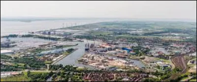 La ville allemande d'Emden est un port sur la ...