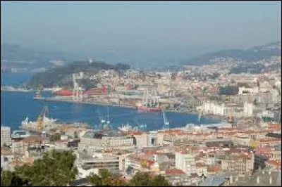 La ville espagnole de Vigo est situ&eacute;e sur les rives de ...