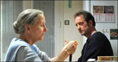 Quel cin&eacute;aste fran&ccedil;ais a r&eacute;alis&eacute; en 2012 "Quelques heures de printemps", film dans lequel un homme, sortant de prison, se voit contraint de retourner chez sa m&egrave;re atteinte d'un cancer incurable ?