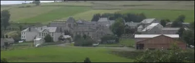 Petit village Cantalien de 77 habitants, dans les monts du C&eacute;zallier, Mol&egrave;des se situe en r&eacute;gion ...