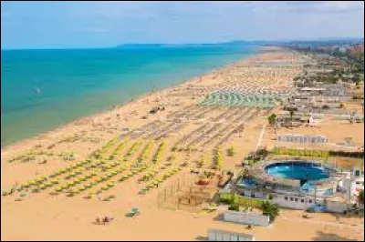 La ville italienne de Rimini se situe sur les c&ocirc;tes de la mer ...