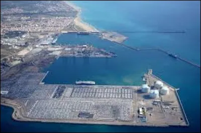 La ville espagnole de Sagonte est situ&eacute;e sur les rives de ...