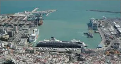 La ville espagnole de Cadix est un port sur ...