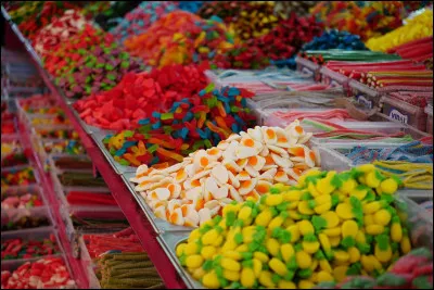 On t&rsquo;offre une grosse bo&icirc;te de bonbons. Quel est ton r&eacute;flexe ?