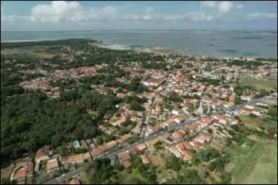 Le Verdon est une petite ville bord&eacute;e par ...