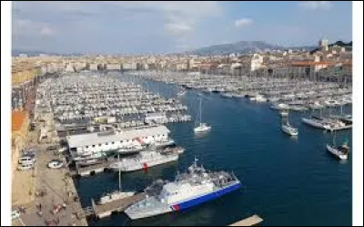 Marseille est une grande ville situ&eacute;e sur les rives de ...