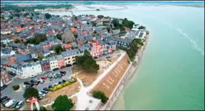 Le Crotoy est une petite ville bord&eacute;e par ...