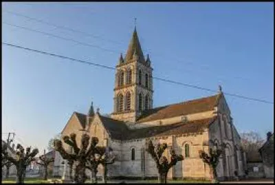 Je vous attends maintenant &agrave; Charly, devant l'&eacute;glise Notre-Dame. Village du Centre-Val-de-Loire, dans l'arrondissement de Saint-Amand-Montrond, il se situe dans le d&eacute;partement ...