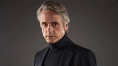 Qui est cet acteur britannique qui joue le r&ocirc;le principal dans le film ''Le Marchand de Venise'' ?