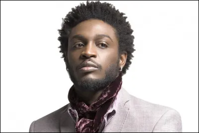 Qui est ce chanteur canado-rwandais, dont l'un des titres est ''Les marchands de r&ecirc;ves'' ?