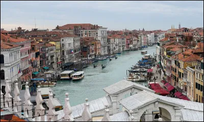 Quelle ville italienne est surnomm&eacute;e &laquo; la S&eacute;r&eacute;nissime &raquo; ?