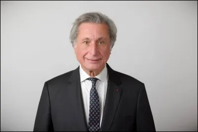 Qui est ce journaliste/animateur de t&eacute;l&eacute;vision, pr&eacute;sentateur du magazine ''Reporters'' ?