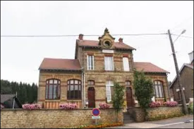 Nous sommes dans le Grand-Est, &agrave; La Chapelle. Village de l'arrondissement de Sedan, &agrave; la fronti&egrave;re belge, il se situe dans le d&eacute;partement ...