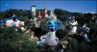 Quelle artiste a r&eacute;alis&eacute; le jardin des Tarots &agrave; Capalbio en Toscane avec la participation de son mari Jean Tinguely ?
