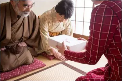 Les Japonais ont des traditions diff&eacute;rentes des n&ocirc;tres, par exemple si vous offrez un cadeau...