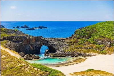Combien d'&icirc;les composent ce pays ?