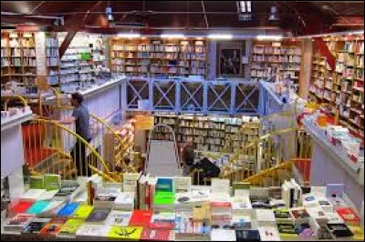 "Les Ombres blanches", plus importante librairie de sa r&eacute;gion, se trouve &agrave; ...