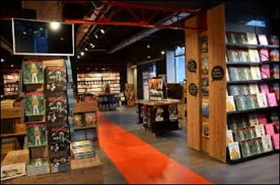 Quelle est cette librairie ind&eacute;pendante de Toulon, situ&eacute;e boulevard de Strasbourg ?