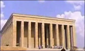 Dans quelle ville se trouve ce monument  la mmoire d'un chef d'tat ?