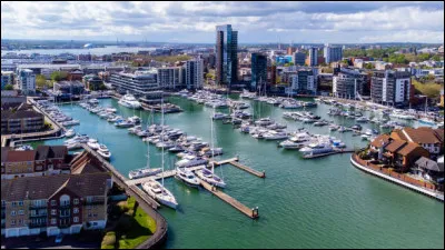 Quelle est cette ville portuaire d'o&ugrave; est parti le Titanic ?