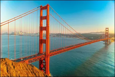 C'est sans doute un des ponts les plus connus aux &Eacute;tats-Unis. Quel est son nom ?